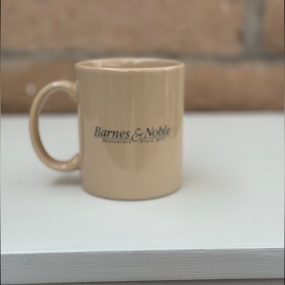 Virginia Woolf Portrait Barnes&Noble coffee mug - Picture 3 of 9